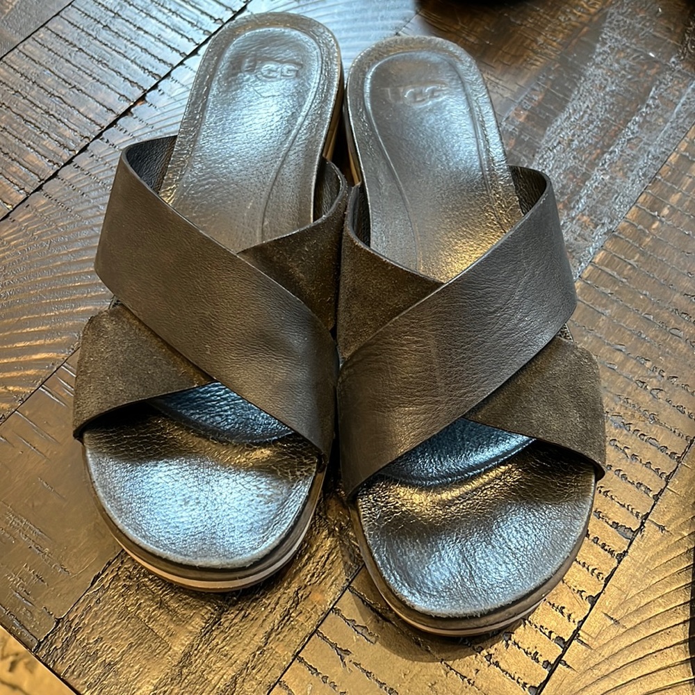 UGG slip on cross sandals - size 10